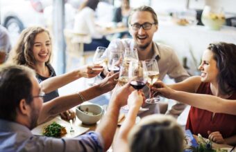 幹事必見!「社員懇親会」を劇的に盛り上げる事前手配&当日進行のコツ