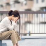 メンタル不調で休職か退職を考えるまで塞ぎ込んでしまった女性従業員